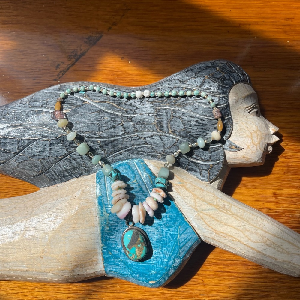 Vintage choker . Real turqoise and puka shell